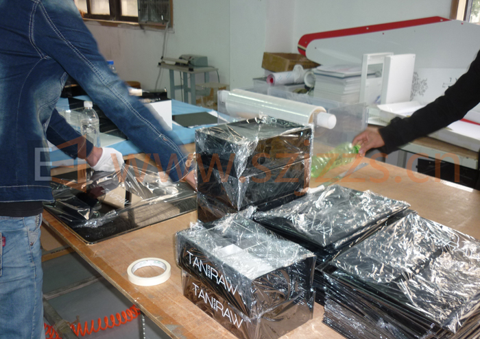 Tan In The Raw品牌護膚品展示架案例