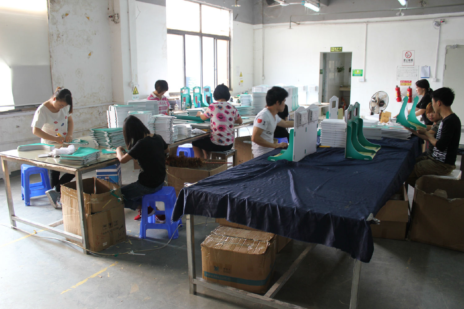 Mighty Mug品牌杯子展示架生產中2