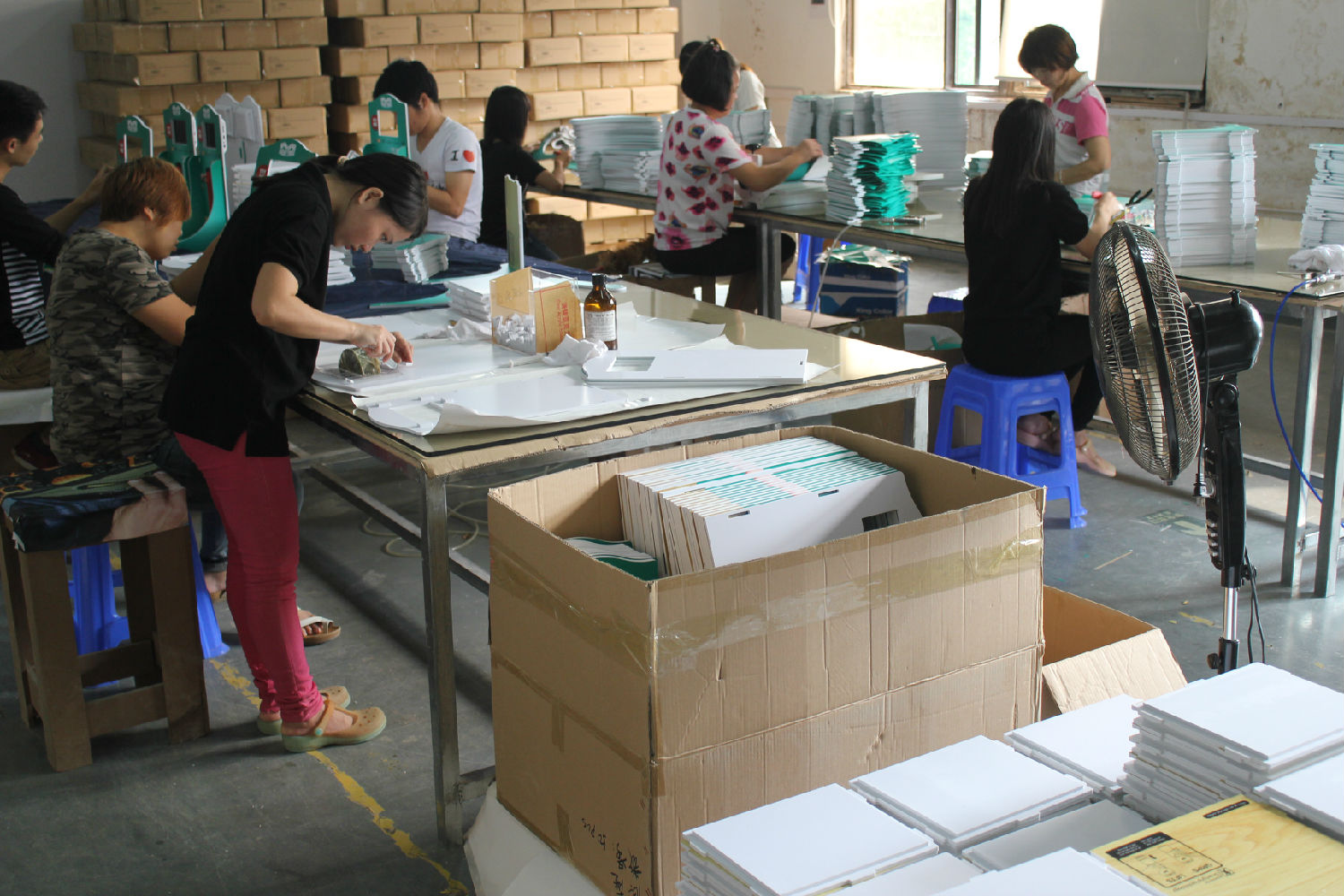 Mighty Mug品牌杯子展示架生產中4