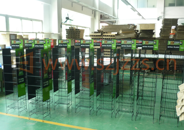 金屬展示架驗貨中