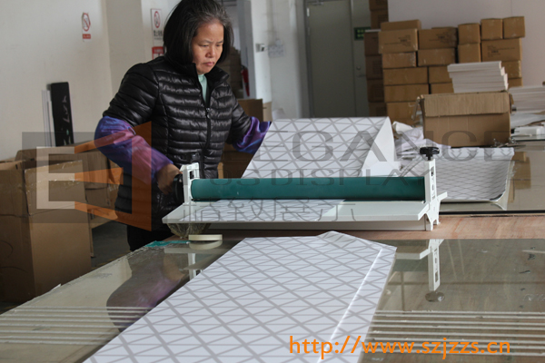 展示架裱畫(huà)工序1 展示架裱畫(huà)工序1