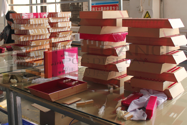 亞克力化妝品展示架粘接中 亞克力化妝品展示架粘接中