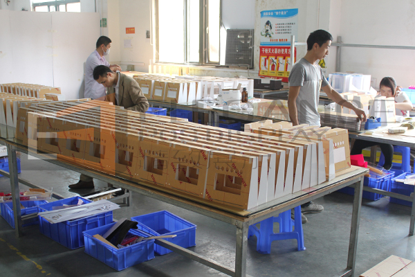 亞克力唇膏展示架生產(chǎn)中 亞克力唇膏展示架生產(chǎn)中