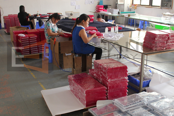 粉紅色亞克力化妝品展示架包裝中 粉紅色亞克力化妝品展示架包裝中